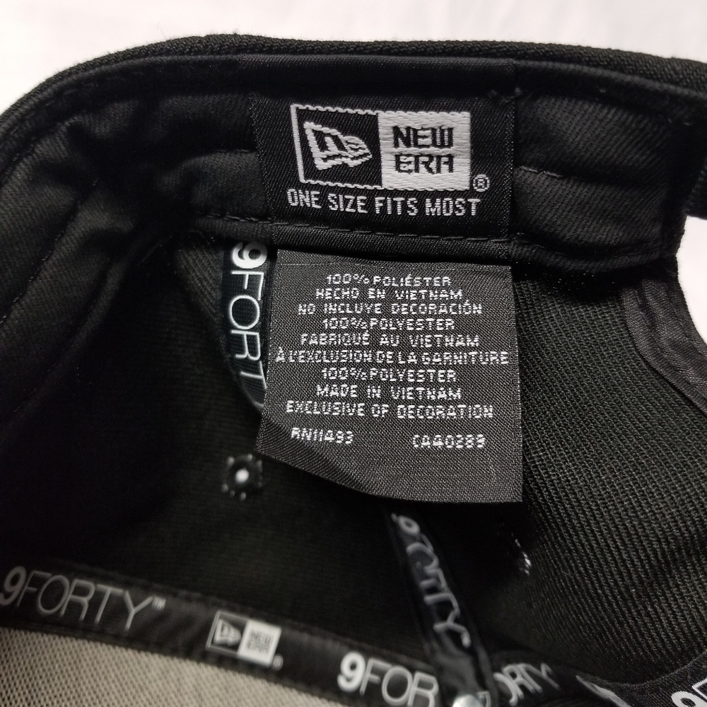 BLACK/RED TORONTO RAPTORS ADJUSTABLE CAP - Picture 6 of 6